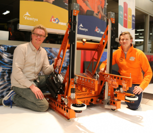 VLNR: Ronald Scheer, Robot TeamRembrandts2015 en Ron Visser.